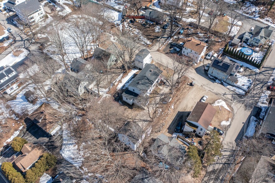 More Photos Of 2 Lyon St, Putnam Apartments For Sale