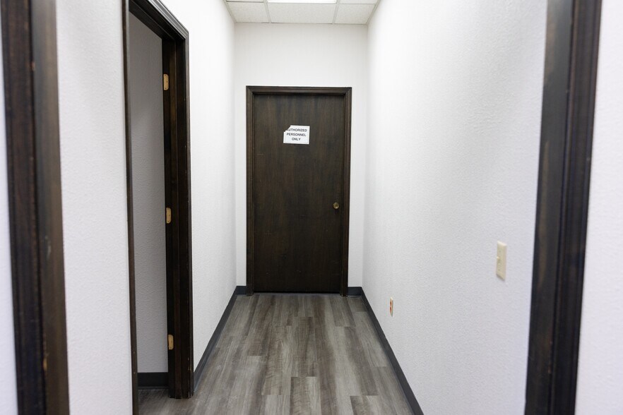 More Photos Of 115 W 1st St, Dumas Medical For Lease