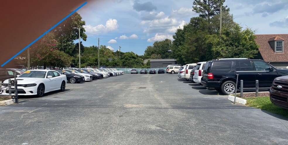 More Photos Of 6353 E Independence Blvd, Charlotte Auto Dealership For Lease