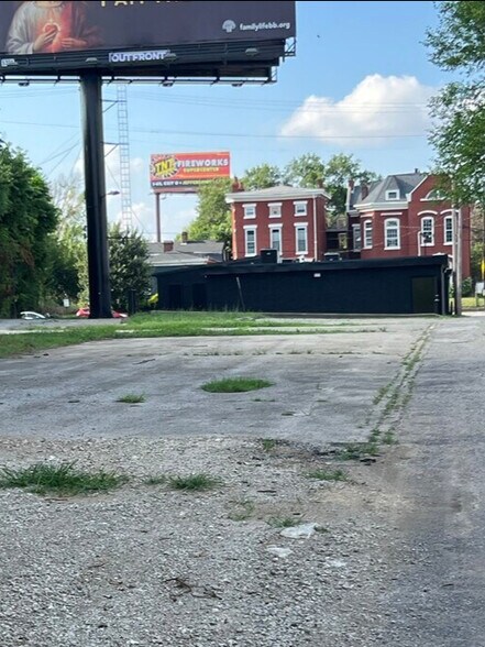 More Photos Of 330 E Oak St, Louisville Office For Sale