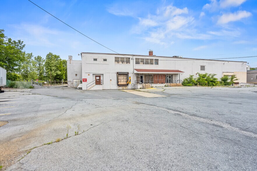 More Photos Of 1507 Willow St, Lebanon Warehouse For Sale