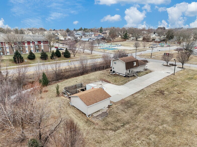 More Photos Of 3161 SE 22nd St, Des Moines Office For Lease
