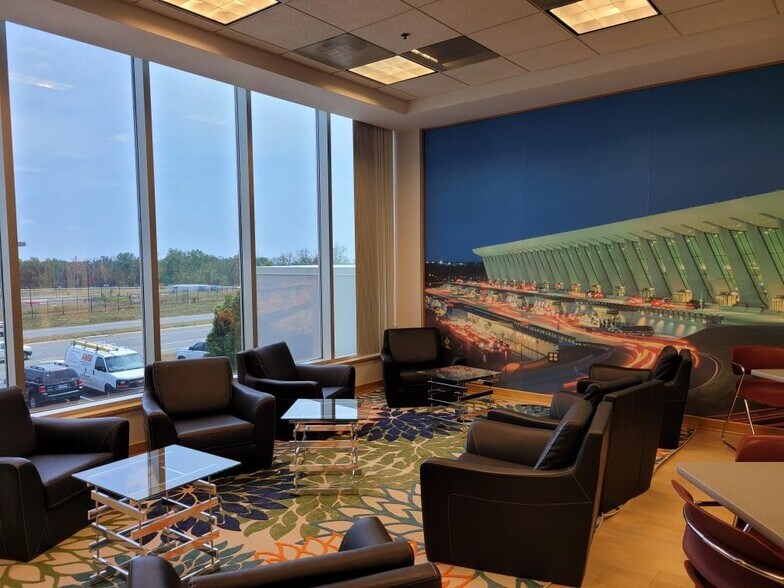 More Photos Of 44330 Mercure Cir, Dulles Showroom For Lease