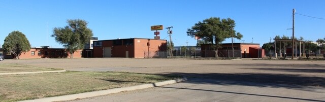 More Photos Of 2801 Duniven Cir, Amarillo Light Distribution For Sale