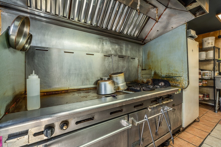 More Photos Of 637 S Commerce Ave, Sebring Restaurant For Sale