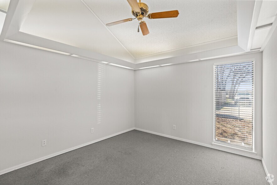 More Photos Of 190 W Highway 114, Southlake Office Residential For Lease