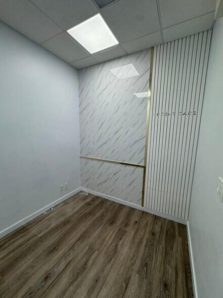 More Photos Of 7911-7927 Garden Grove Blvd, Garden Grove General Retail For Lease