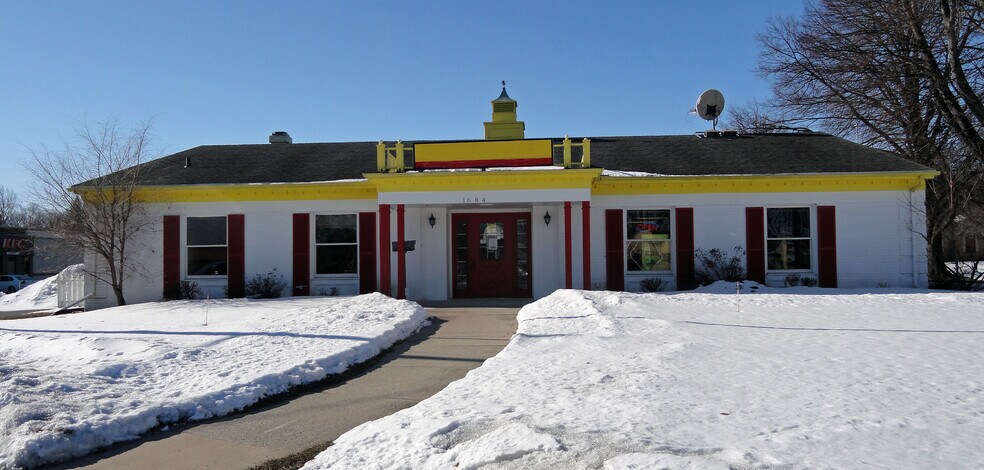 More Photos Of 1684 Main St, Green Bay Freestanding For Lease