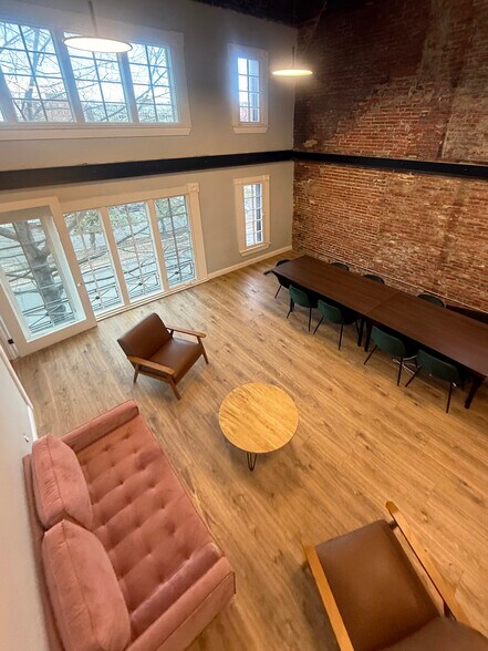 More Photos Of 1712 Connecticut Ave NW, Washington Storefront Retail Office For Lease