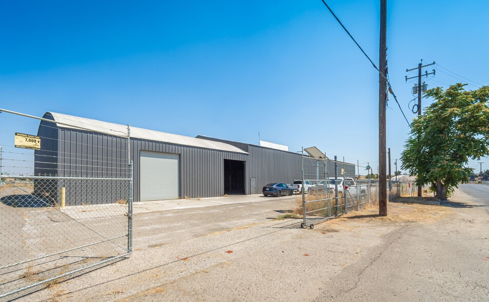 More Photos Of 136 N Thorne Ave, Fresno Service For Sale