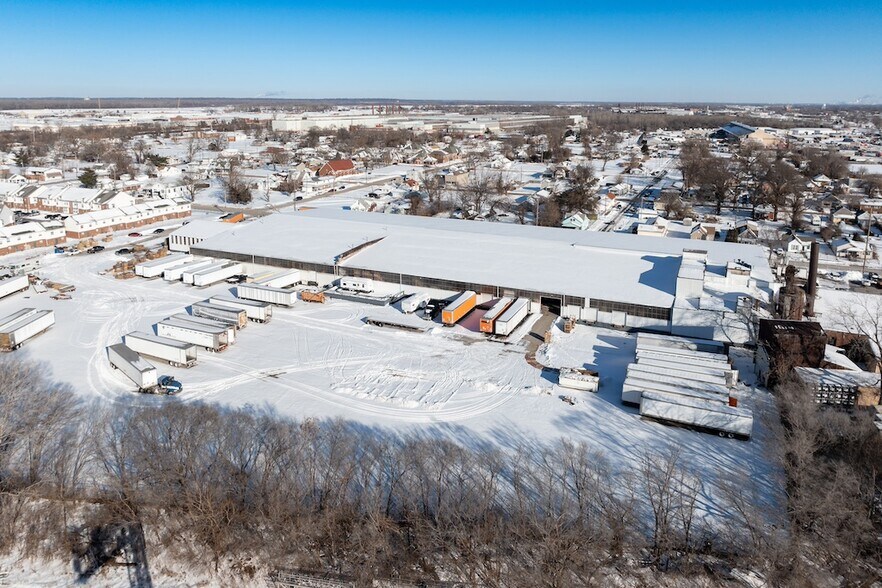 More Photos Of 1200 Bissell St, Venice Warehouse For Sale