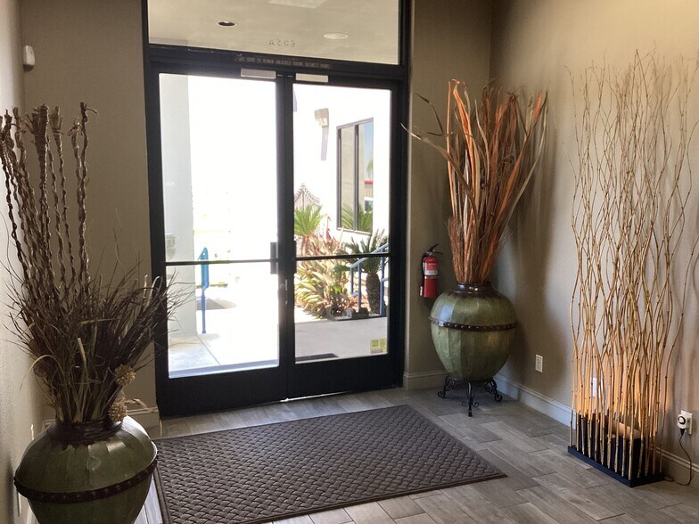 More Photos Of 635 N Plaza Dr, Visalia Office For Lease