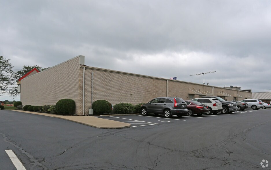 More Photos Of 2418 Esquire Dr, Dayton Storefront Retail Office For Lease