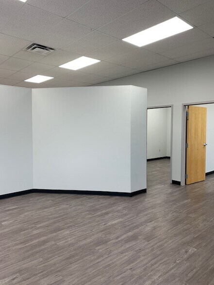 More Photos Of 950 Taylor Station Rd, Gahanna Research And Development For Lease