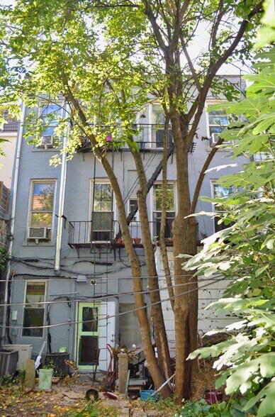 More Photos Of 354 Graham Ave, Brooklyn Storefront Retail Residential For Sale