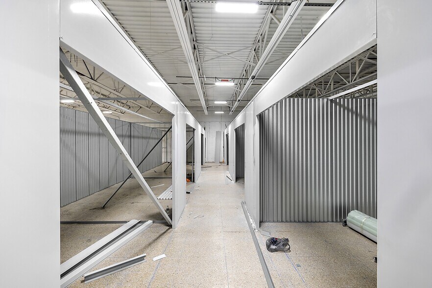 More Photos Of 3402 Richfield Rd, Flint Freestanding For Sale