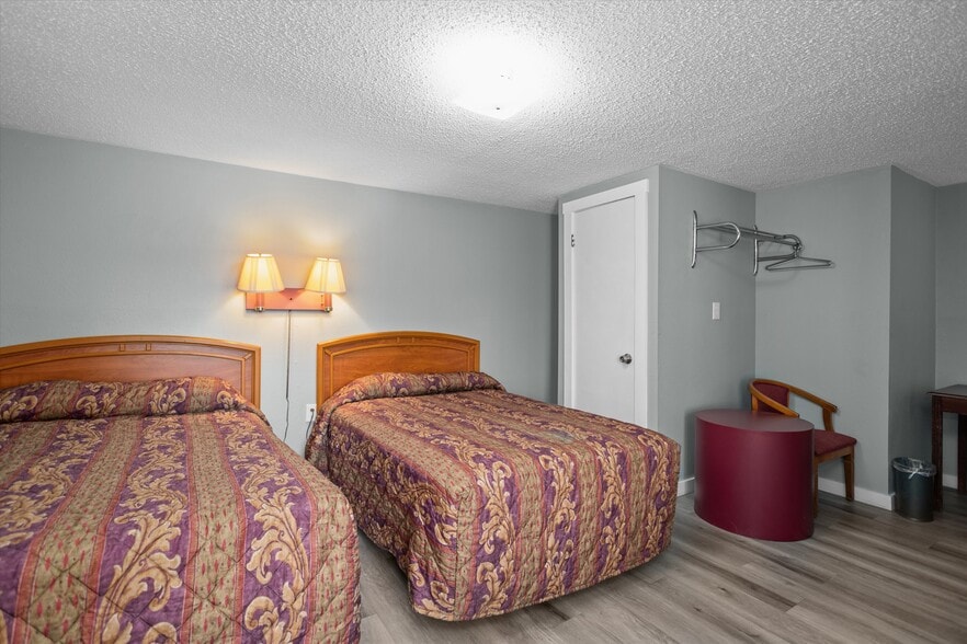 More Photos Of 1706 S 1st St, Lufkin Hotel For Sale