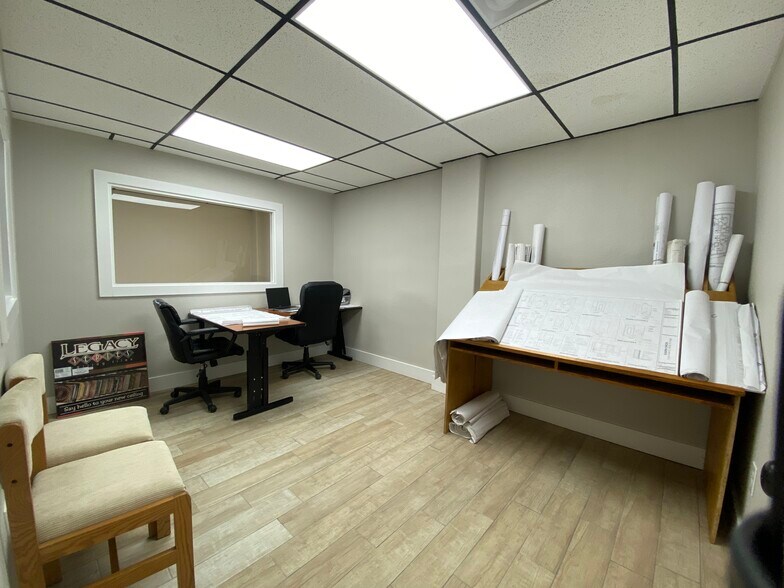 More Photos Of 1173 N Main St, Vidor Office For Lease