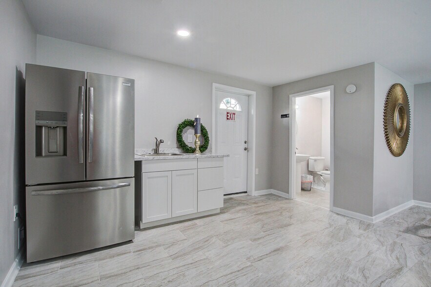 More Photos Of 500 N Pine St, Summerville Office For Sale