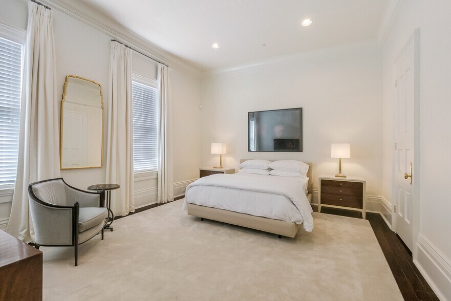 More Photos Of 1912 St Charles Ave, New Orleans Office For Sale