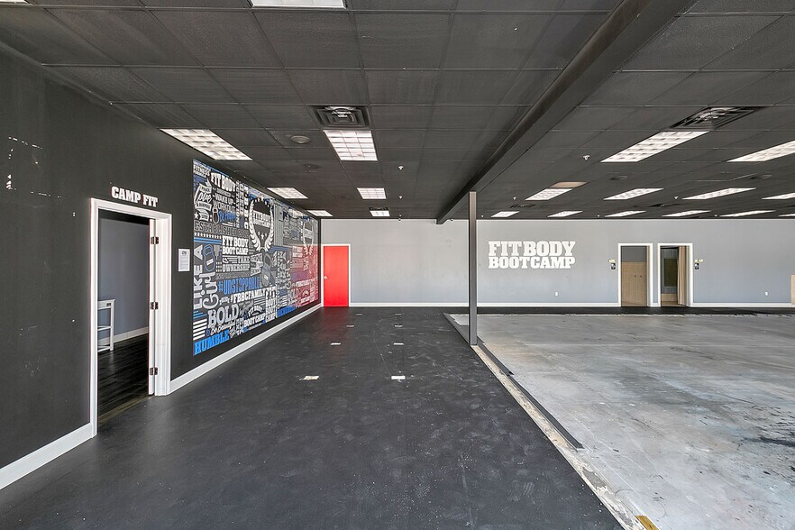 More Photos Of 12926 Highway 92, Woodstock Storefront For Lease