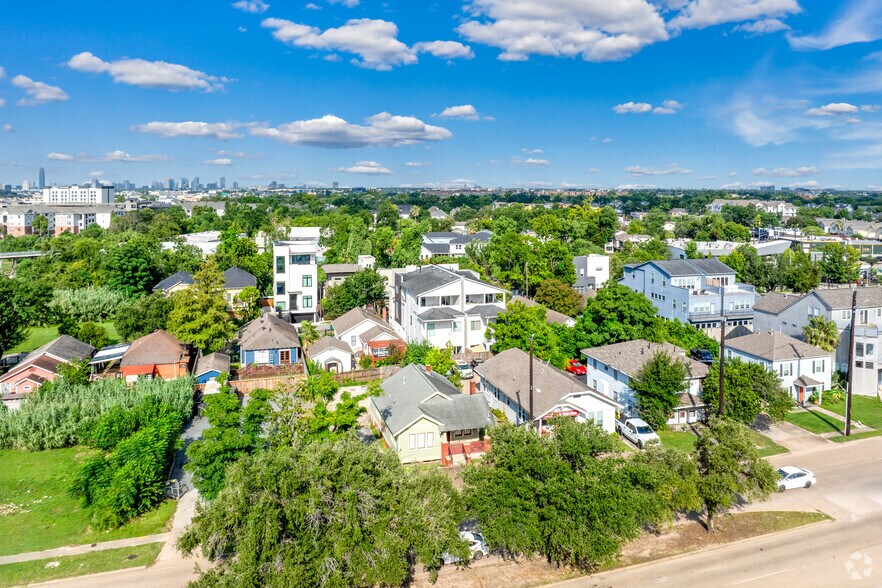 More Photos Of 533 Studewood St, Houston Specialty For Lease