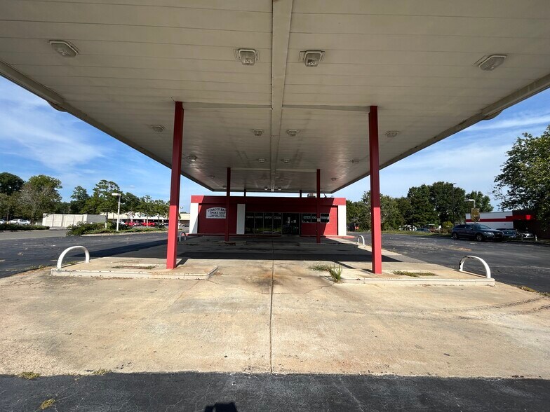 More Photos Of 401 Raleigh Rd, Henderson Convenience Store For Lease