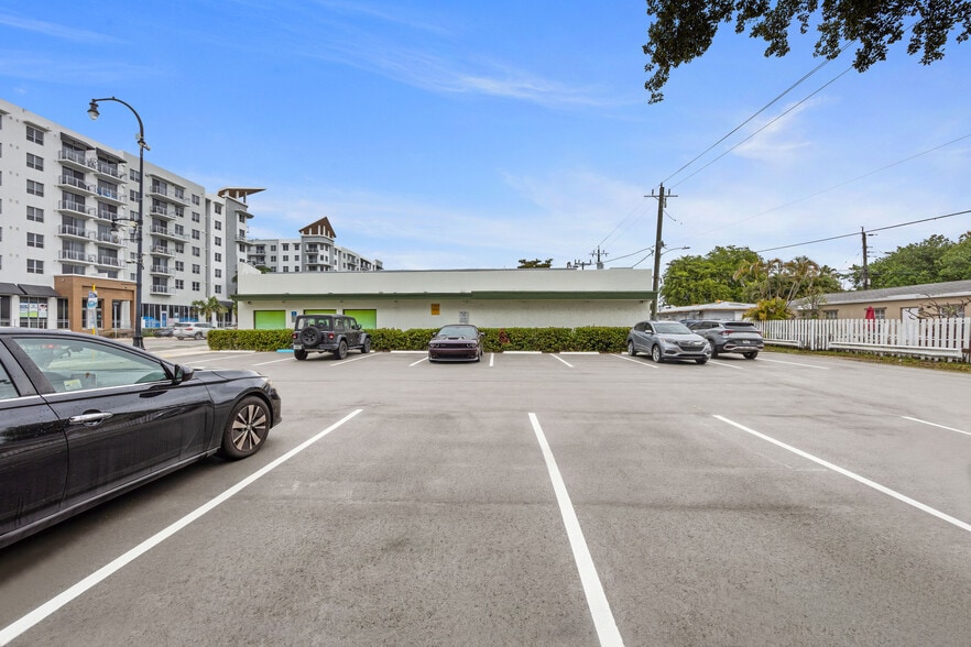 More Photos Of 308 N Federal Hwy, Hallandale Beach Storefront Retail Office For Sale