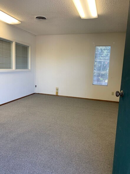 More Photos Of 3343 Santa Fe St, Riverbank Office For Lease