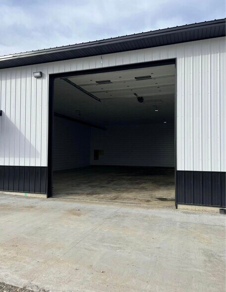 More Photos Of 51 Dale Lee Dr, Palo Industrial For Lease