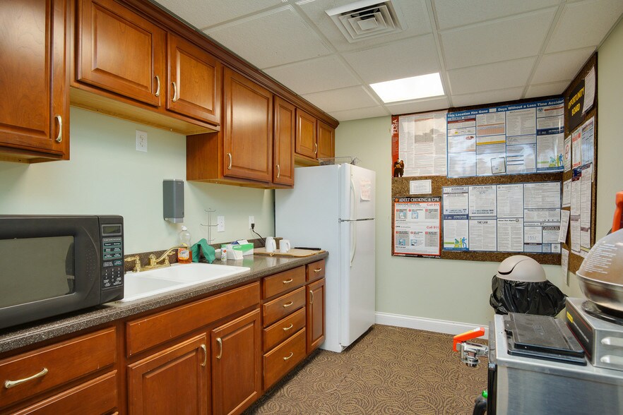 More Photos Of 8120 Garnet Dr, Dayton Medical For Sale