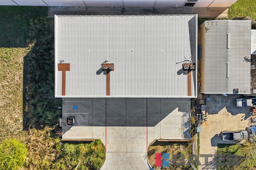 More Photos Of 4710 Carol Ln, Dallas Distribution For Lease