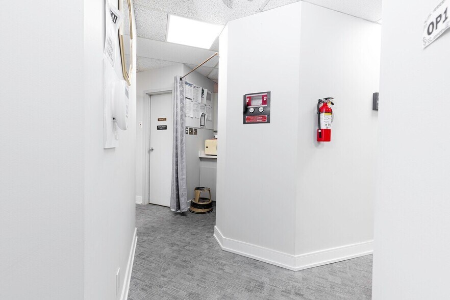 More Photos Of 3852 Finch Ave, Toronto Office For Sale