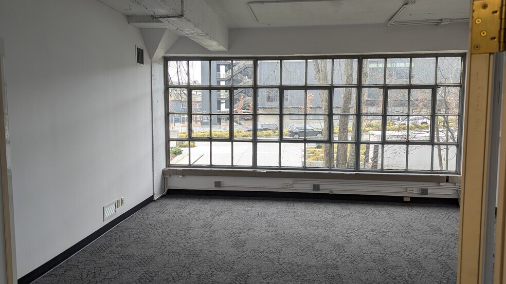 More Photos Of 1501-1505 Western Ave, Seattle Office For Lease