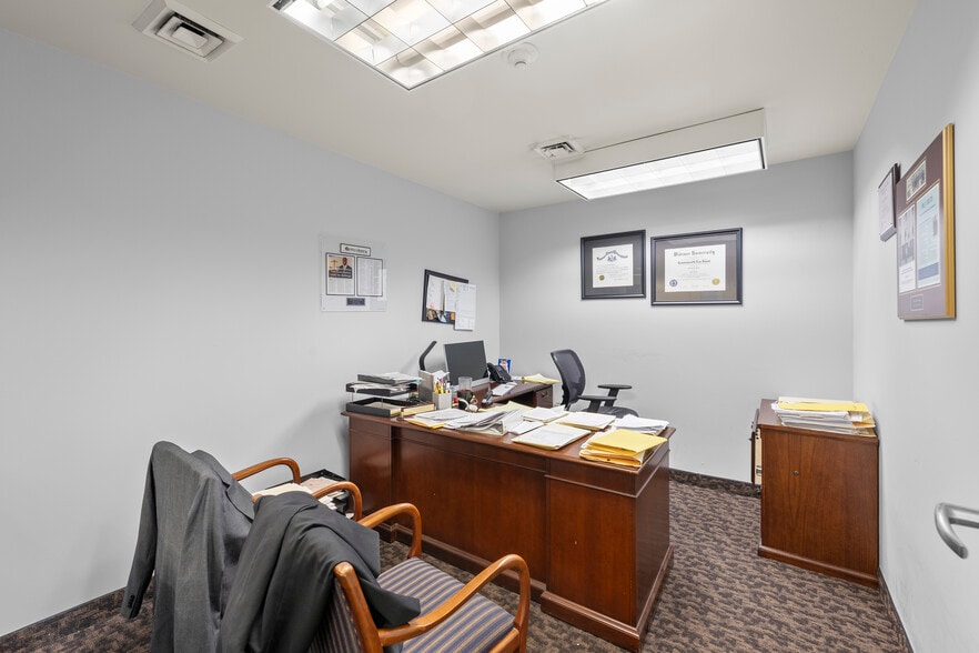 More Photos Of 37 W Middle St, Gettysburg Storefront Retail Residential For Lease