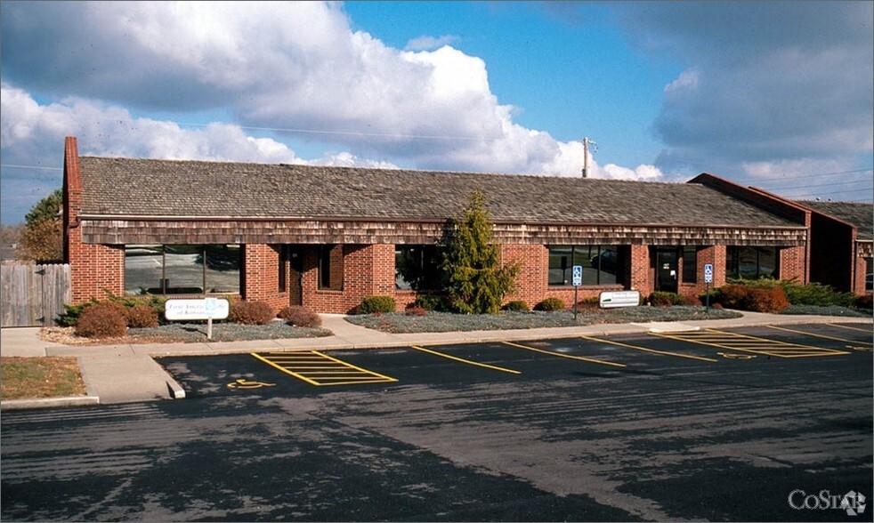 Primary Photo Of 1980-1986 NW Copper Oaks Cir, Blue Springs Office For Sale