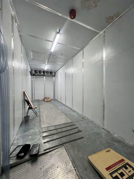 More Photos Of 1002-1016 Bonaventure Rd, Elk Grove Village Warehouse For Lease