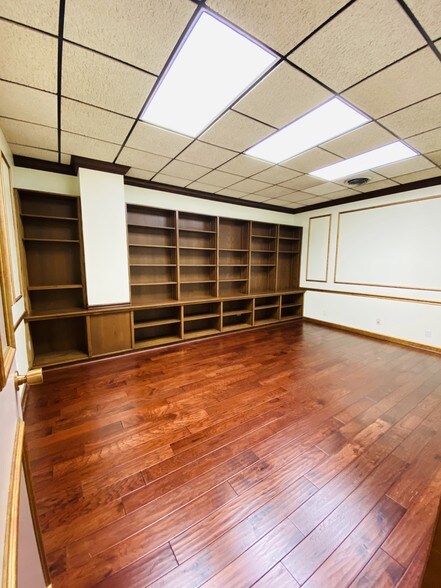 More Photos Of 1108 Olive St, Saint Louis Office For Sale