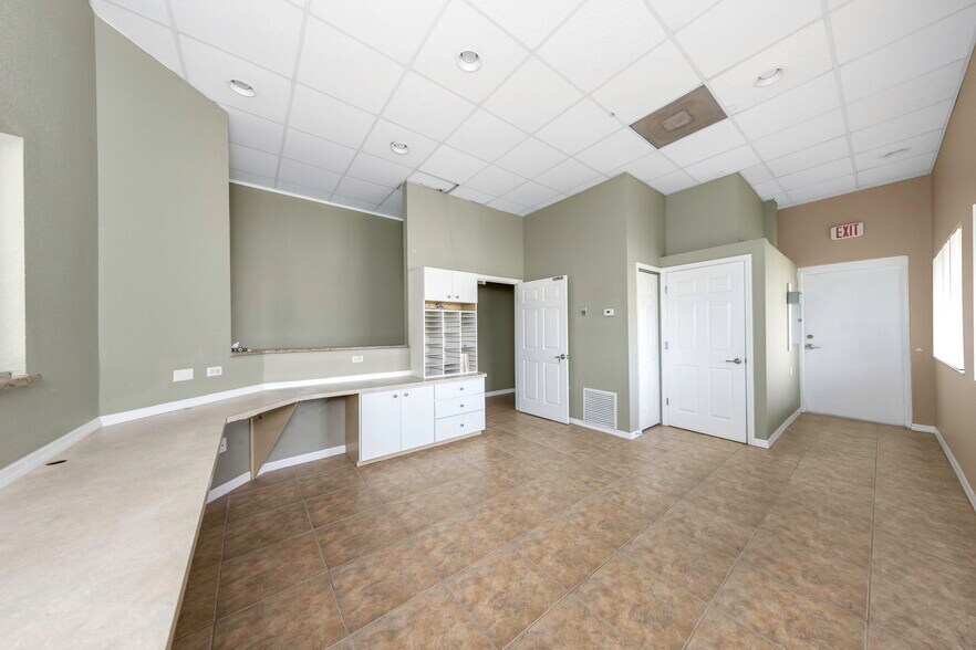 More Photos Of 655 N Indiana Ave, Englewood Medical For Sale