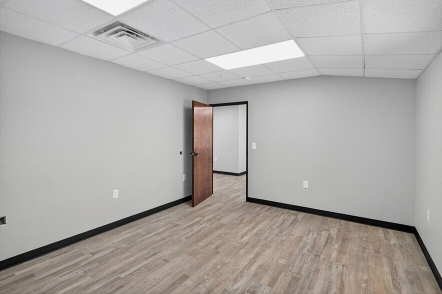 More Photos Of 16751 W Basin St, Odessa Warehouse For Lease