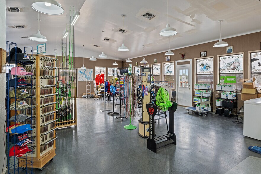 More Photos Of 3035 TX-154, Quitman Marina For Sale