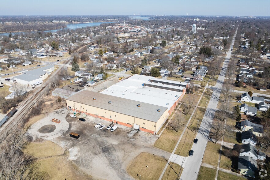 More Photos Of 525 W Sixth St, Perrysburg Manufacturing For Lease