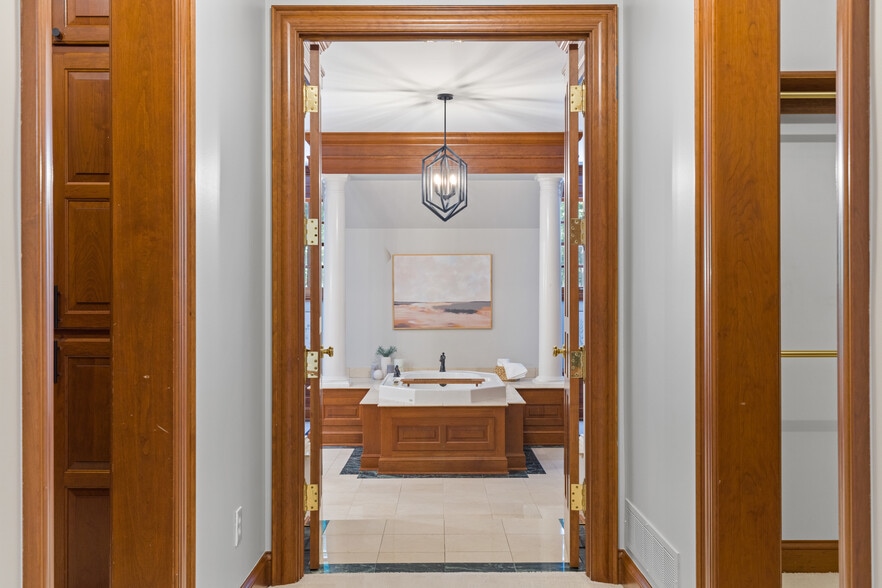 More Photos Of 5455 Plantation Rd, Sunbury Lodge Meeting Hall For Sale