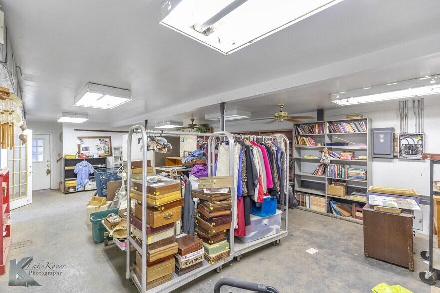 More Photos Of 1901 Cottonwood St, Abilene Industrial For Sale
