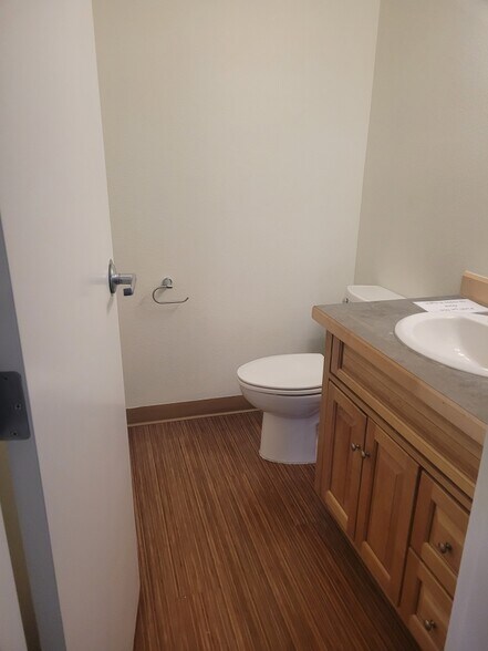 More Photos Of 3039 Davis Rd, Fairbanks Medical For Lease