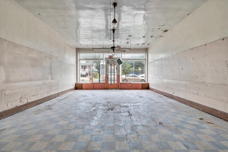 More Photos Of 2302 Melrose Ave NW, Roanoke Flex For Lease