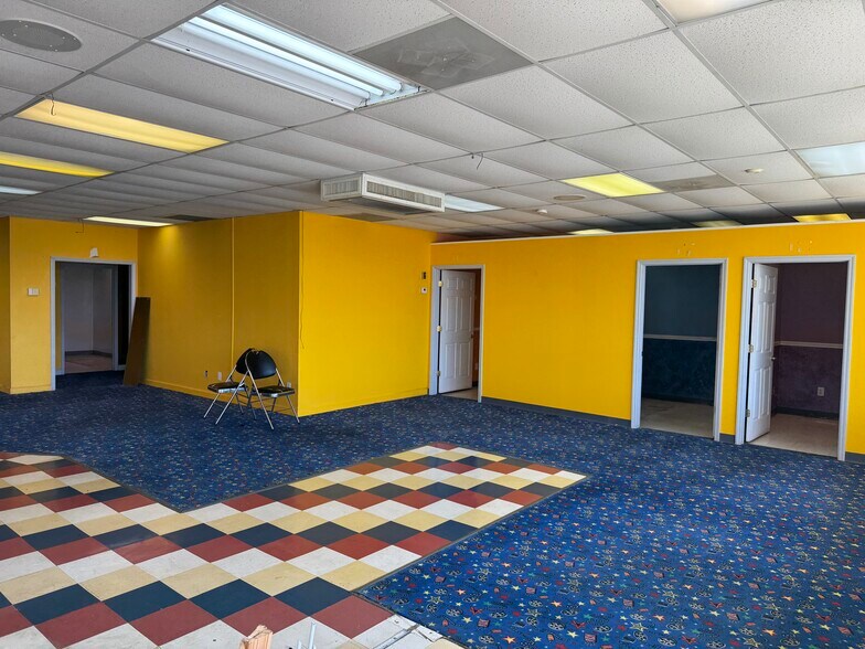 More Photos Of 606 Highway 76, White House Freestanding For Lease