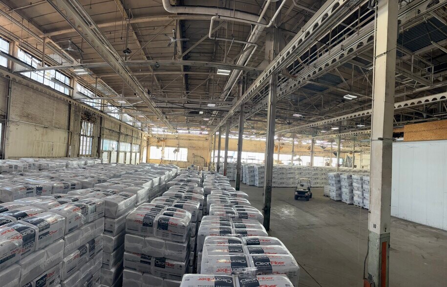 More Photos Of 2221 Niagara Falls Blvd, Wheatfield Township Warehouse For Lease