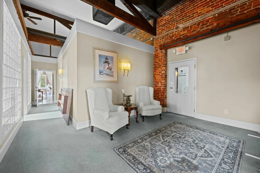 More Photos Of 202 Craven St, New Bern General Retail For Lease