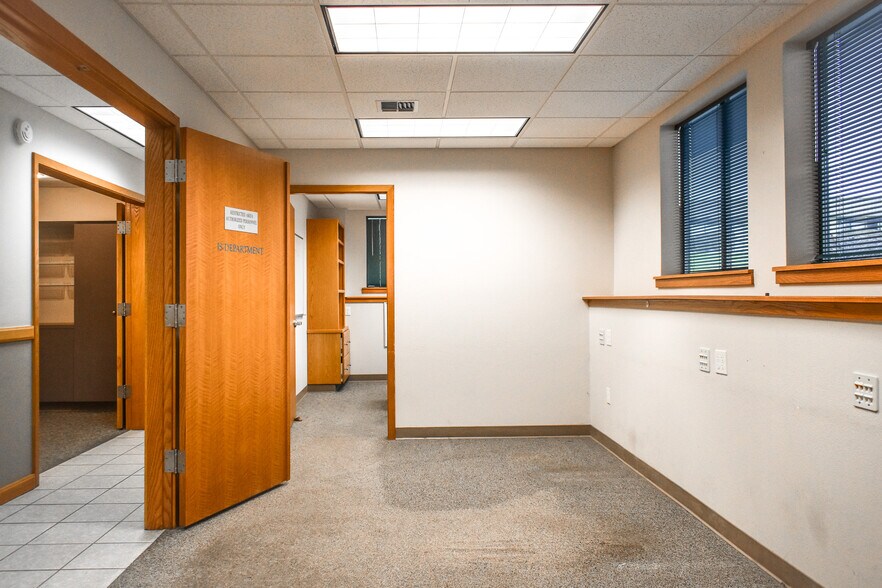 More Photos Of 1110 N Center Pky, Kennewick Office For Lease